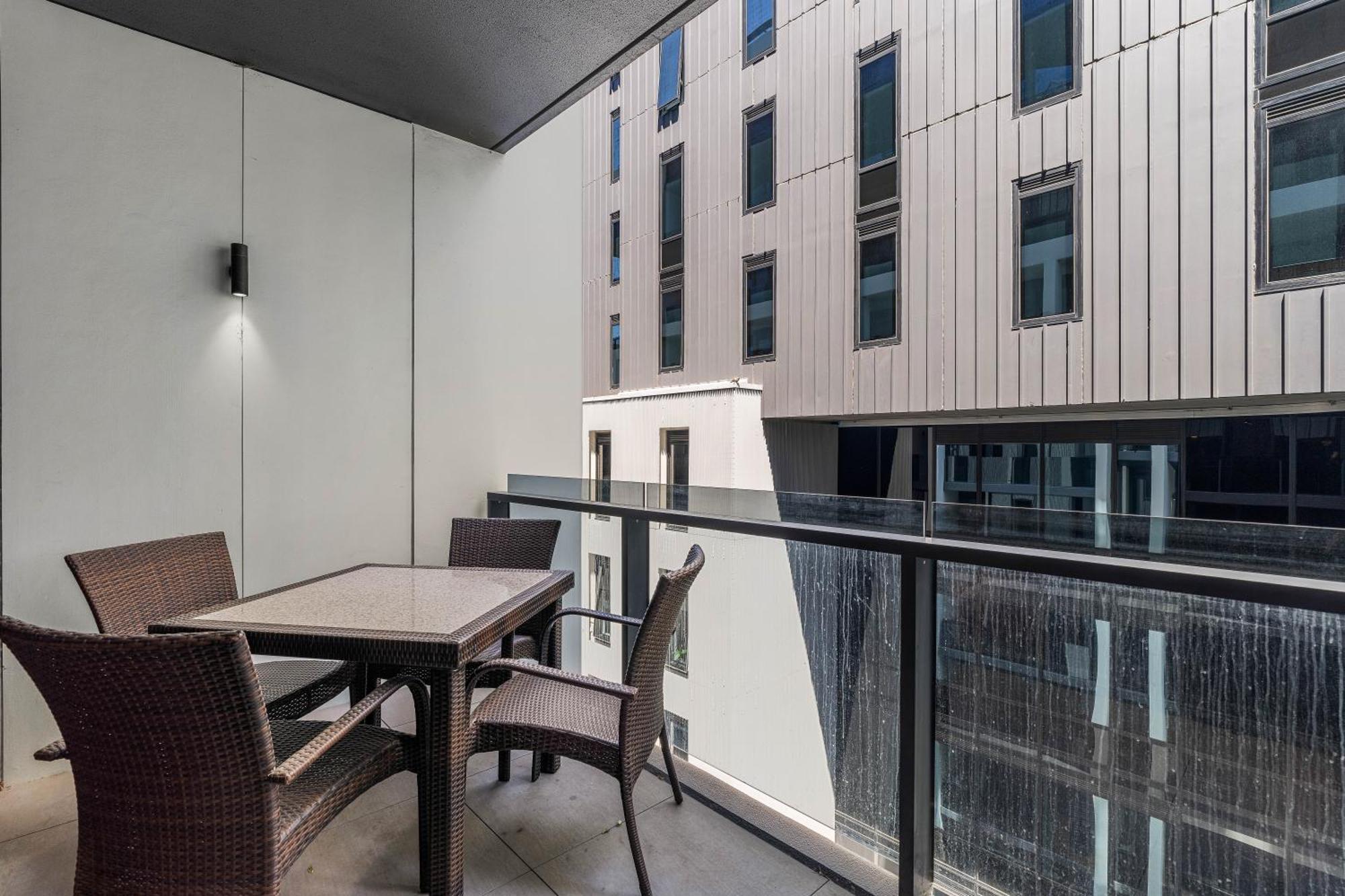 The Eminence Apartments By Cllix Melbourne Exterior photo